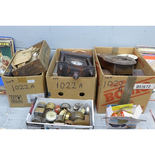 1022A - Five boxes of clocks, clock parts and mechanisms **PLEASE NOTE THIS LOT IS NOT ELIGIBLE FOR POSTING ... 