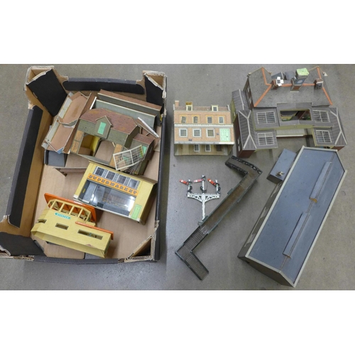 1037 - Model railway buildings and scenery