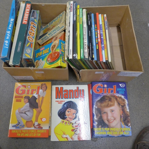 1040 - A box of 1980's children's annuals and a box of 1950's/60's parlour games **PLEASE NOTE THIS LOT IS ... 