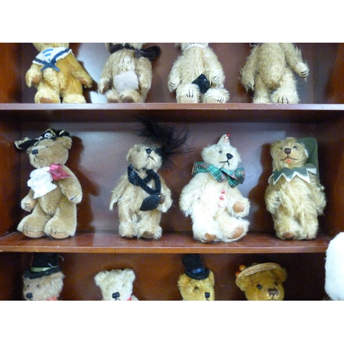 815 - A set of twelve Danbury Mint The Teddy Bear Museum Teddy Bears with display rack and a collection of... 