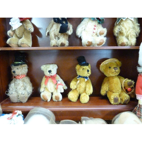 815 - A set of twelve Danbury Mint The Teddy Bear Museum Teddy Bears with display rack and a collection of... 