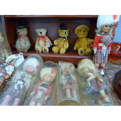 815 - A set of twelve Danbury Mint The Teddy Bear Museum Teddy Bears with display rack and a collection of... 