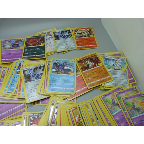 830 - 450 holographic Pokemon cards