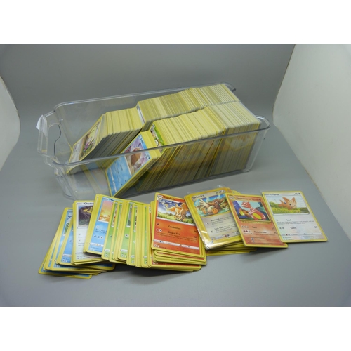 832 - 1200 Pokemon cards