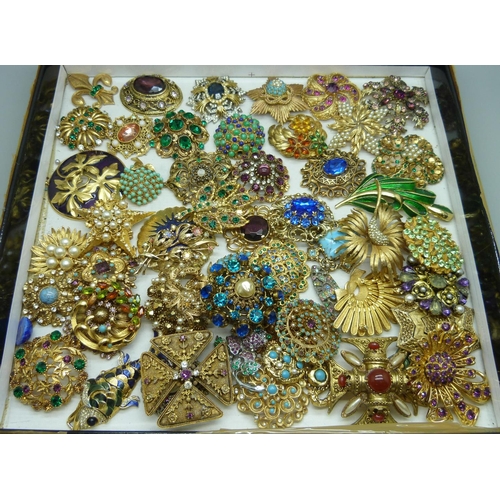 871 - A collection of brooches lacking pins, (for repair or repurposing)