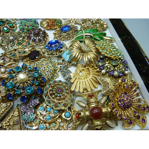 871 - A collection of brooches lacking pins, (for repair or repurposing)