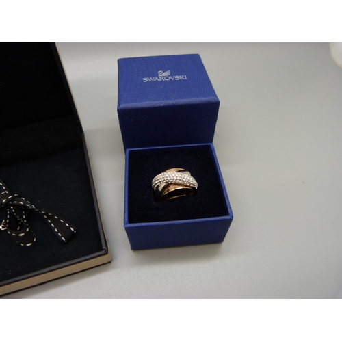 875 - A Links of London charm and a Swarovski ring, K, boxed