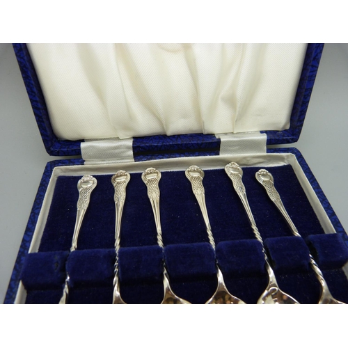 877 - A set of six silver coffee spoons, H. Mathews, Birmingham 1900, 54g