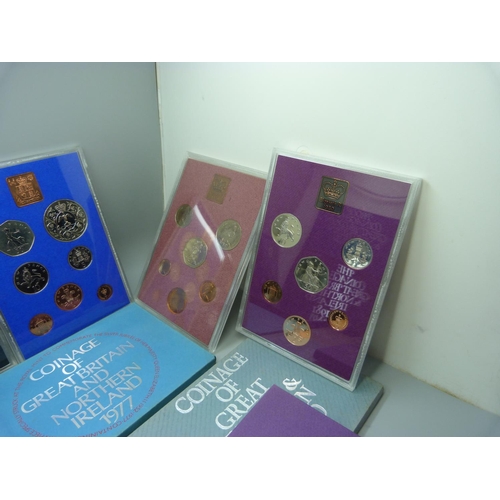 899 - A Royal Mint 1995 UK proof coin collection and seven GB coin sets, ranging 1971 to 1982