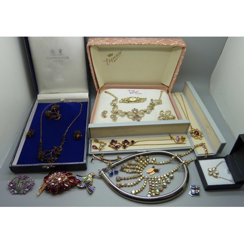 909 - Vintage and other jewellery including Ermani Buletti necklace