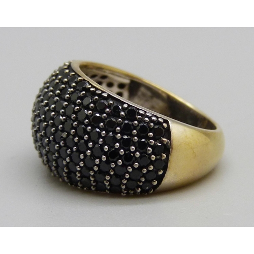 919 - A silver gilt black spinel ring, L, with certificate