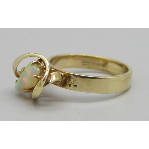 931 - A 9ct gold Ethiopian opal ring, 3.4g, N