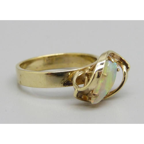 931 - A 9ct gold Ethiopian opal ring, 3.4g, N