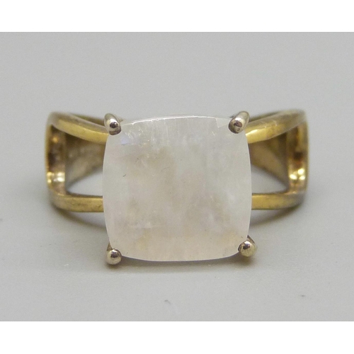 938 - A silver gilt, rainbow moonstone ring, N