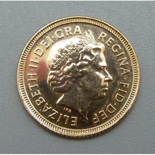 951 - A 2002 shield back half sovereign