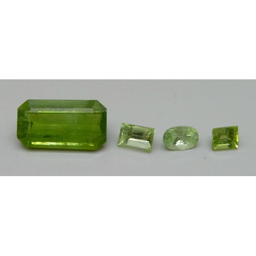 952 - Unmounted peridot stones