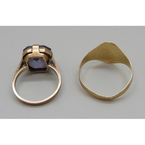 961 - A 9ct gold ring, 2.5g, Y, and a yellow metal ring set with a stone, 6g, O