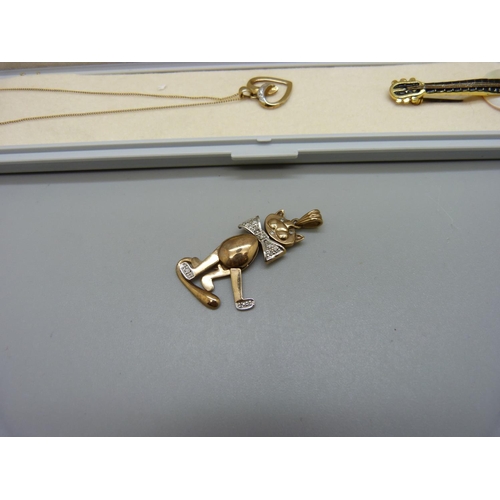 962 - A 9ct gold pendant and chain, 1.4g, a German cat pendant marked 333, 3.8g, and a mother of pearl gui... 