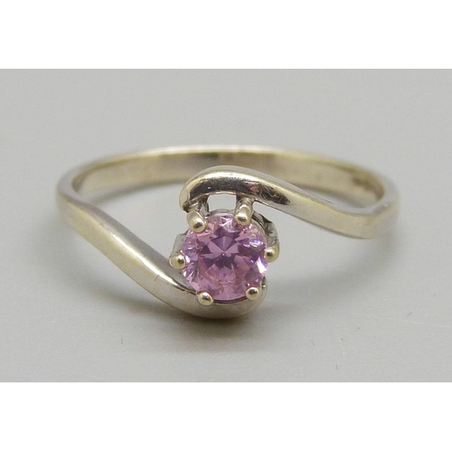 966 - A 9ct white gold and pink stone ring, 1.6g, K