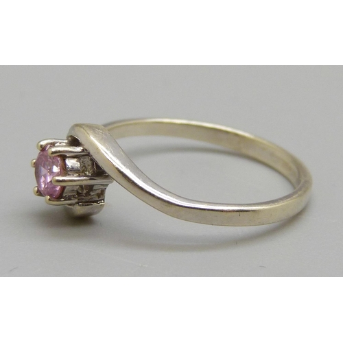 966 - A 9ct white gold and pink stone ring, 1.6g, K