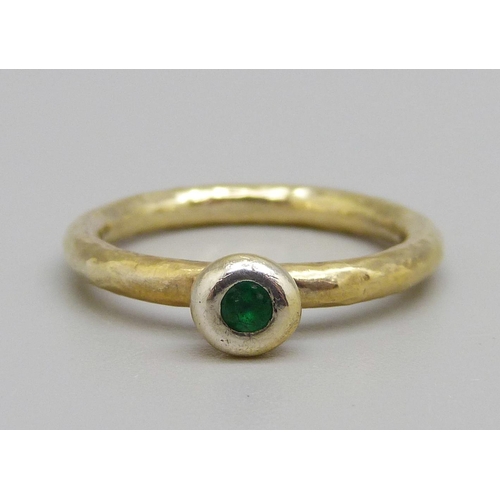 979 - An emerald solitaire ring, O