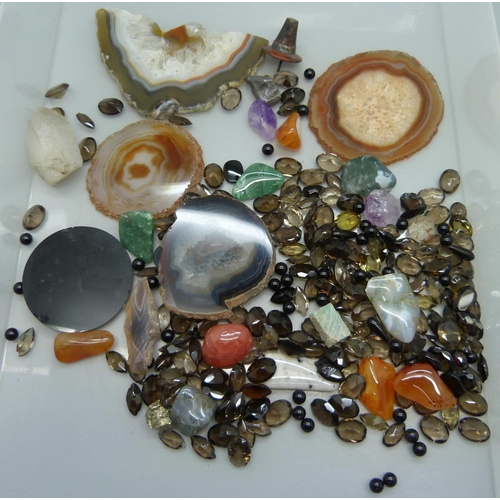 993 - Unmounted gemstones, agates, etc.