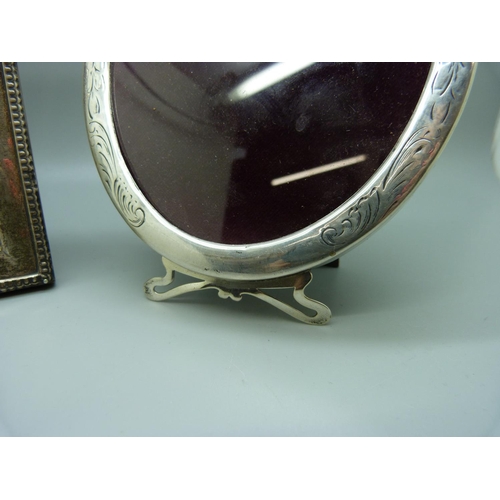 995 - Two silver photograph frames, oval fram 114mm x 138mm, one a/f