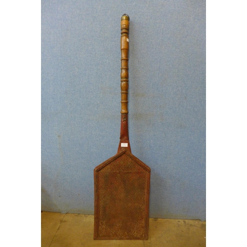 345 - A vintage eastern baker's paddle