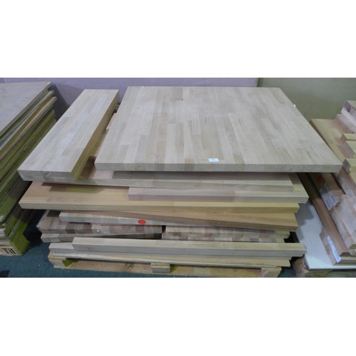 3206 - Pallet of Solid Oak Off Cuts (357-19) * This lot is subject to VAT