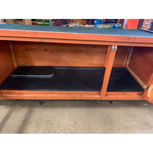 2150 - 4ft Rabbit hutch