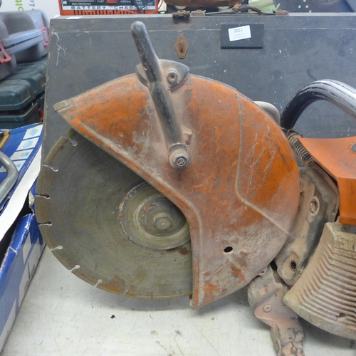 2008 - Stihl T5410 petrol-driven stone cutting saw with diamond blade - W - seen running