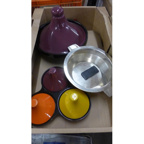 2117 - 2 boxes catering items, baking tins