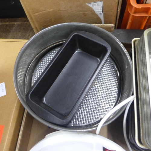 2117 - 2 boxes catering items, baking tins