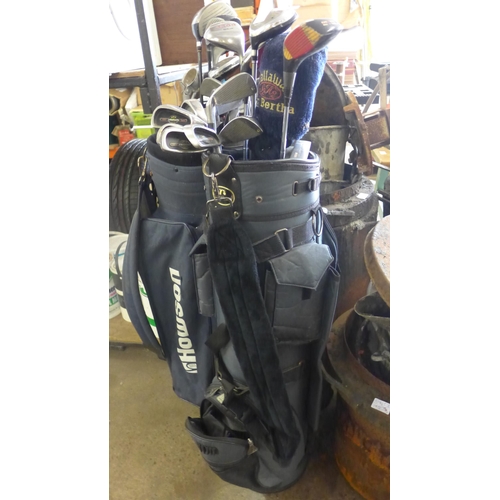 2147 - 2 Golf bags with clubs