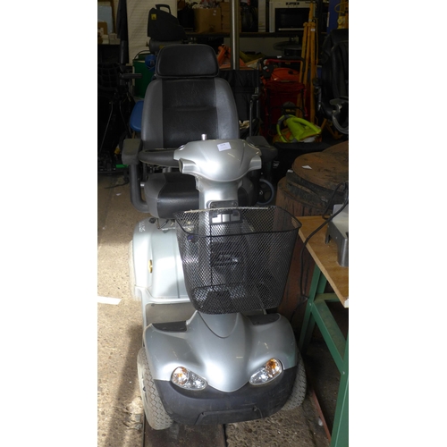 2174 - HS-589 8mph mobility scooter with key and charger