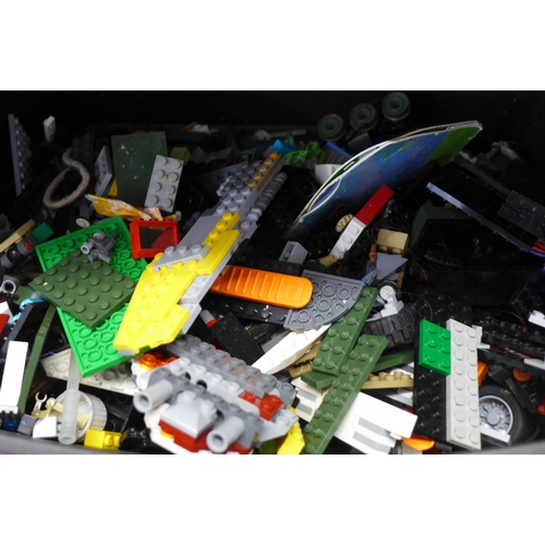 2242 - Approx 10kg of lego