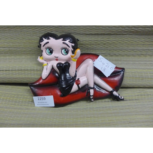 2259 - Betty Boop wall figure * this lot is subject to VAT