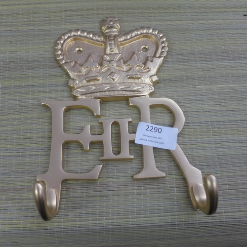 2290 - ER plaque and key holder * this lot is subject to VAT