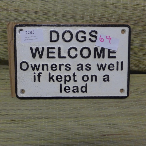 2293 - Dogs welcome sign * this lot is subject to VAT