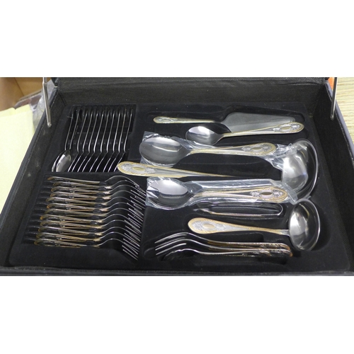 2319 - Prima Edwardian elegant cutlery in box