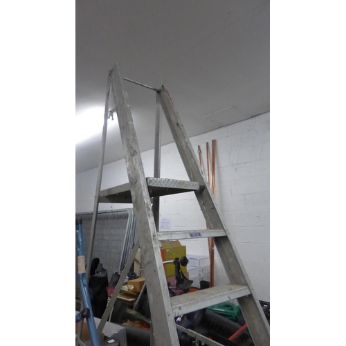 2474 - Ramsay approx. 9ft aluminium platform ladder