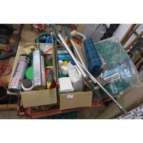 2477 - Job lot, approx 25 items, gardening tools, loppers, weed burner, etc. plus lawnfood, Weedol, various... 