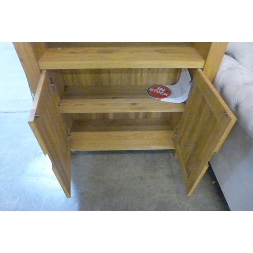 1472 - Solid oak large bookcase * This lot is subject to VAT