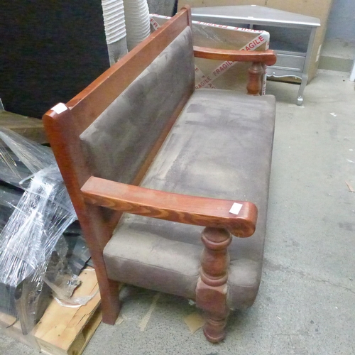 1532 - A brown upholstered bench