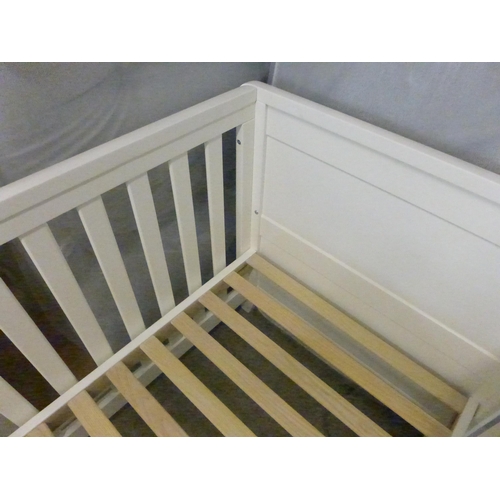 1539 - A white painted cot bed