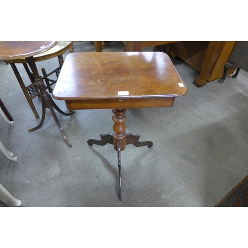 159 - A Victorian mahogany single drawer lady's sewing table