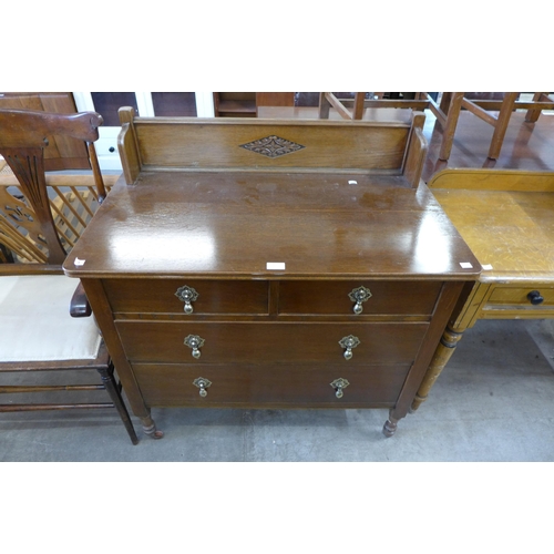 177 - An early 20th Century oak chest of drawers