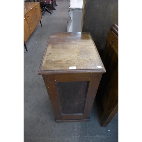 206 - A Victorian mahogany fitted pedestal chest