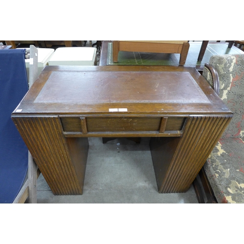 212 - An Art Deco oak desk