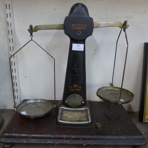 331 - A brass oil lamp and a set of vintage Avery scales